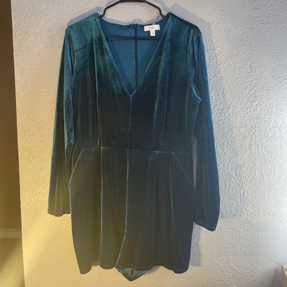 Teal Velvet Romper L - Picture 1 of 6